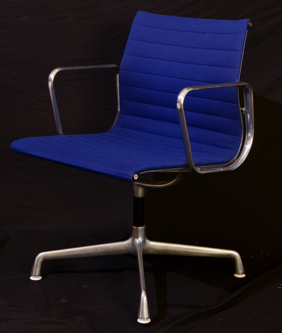 Image 1 of Eames EA 108 bureaustoel