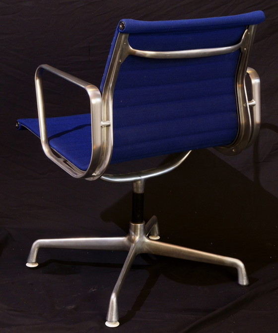 Image 1 of Eames EA 108 bureaustoel