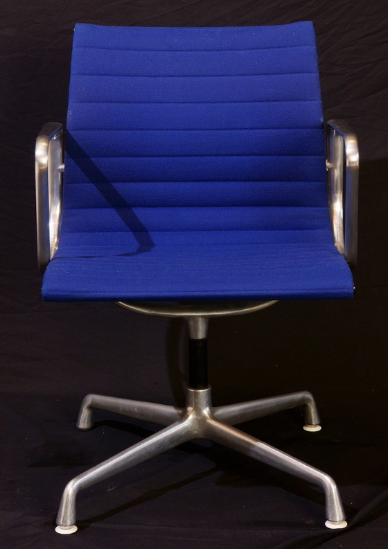 Image 1 of Eames EA 108 bureaustoel