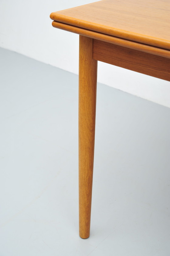 Image 1 of Vintage uitschuifbare eettafel in teakhout