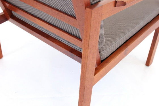 Image 1 of Illum Wikkelsø voor Niels Eilersen, 2x Deense "Capella" Teak Lounge Chair + 1x Kruk