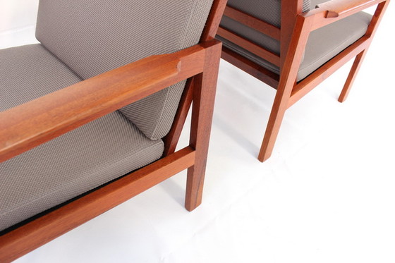 Image 1 of Illum Wikkelsø voor Niels Eilersen, 2x Deense "Capella" Teak Lounge Chair + 1x Kruk