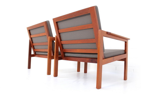 Image 1 of Illum Wikkelsø voor Niels Eilersen, 2x Deense "Capella" Teak Lounge Chair + 1x Kruk