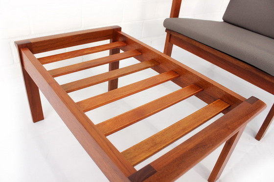 Image 1 of Illum Wikkelsø voor Niels Eilersen, 2x Deense "Capella" Teak Lounge Chair + 1x Kruk