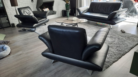 Image 1 of Zwart lederen met armleuningen verstelbare2,5 zitbank en 2 fauteuils