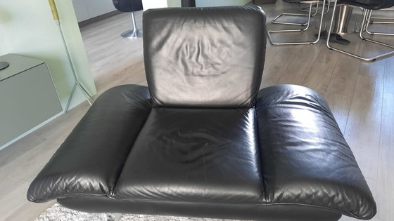 Image 1 of Zwart lederen met armleuningen verstelbare2,5 zitbank en 2 fauteuils