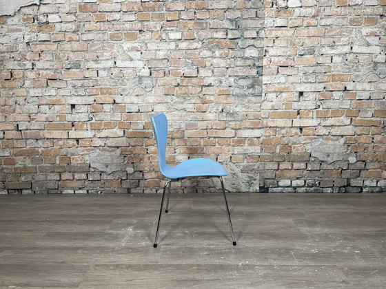 Image 1 of Fritz Hansen Vlinder blauw - stoel