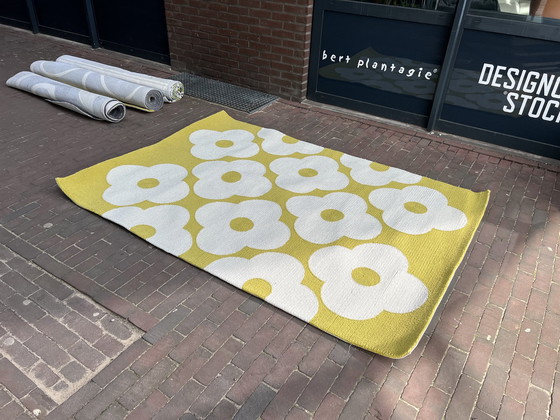 Image 1 of Orla Kiely Spot Flower in & Outdoor Vloerkleed