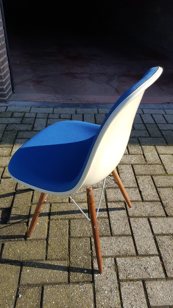 Image 1 of 4x Herman Miller DSW upholstered fiberglass chair