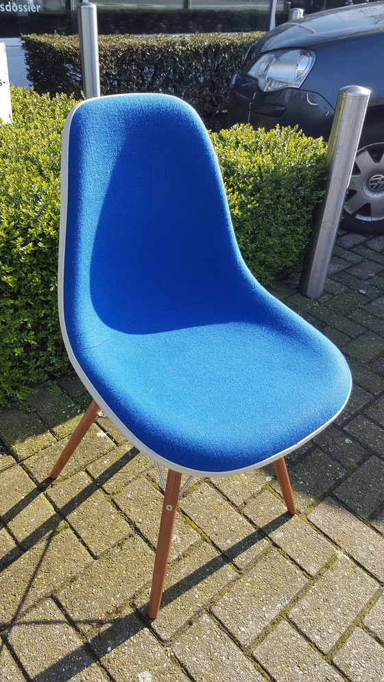 Image 1 of 4x Herman Miller DSW upholstered fiberglass chair