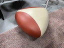 Leolux Pallone voetenbank terra Off white leer