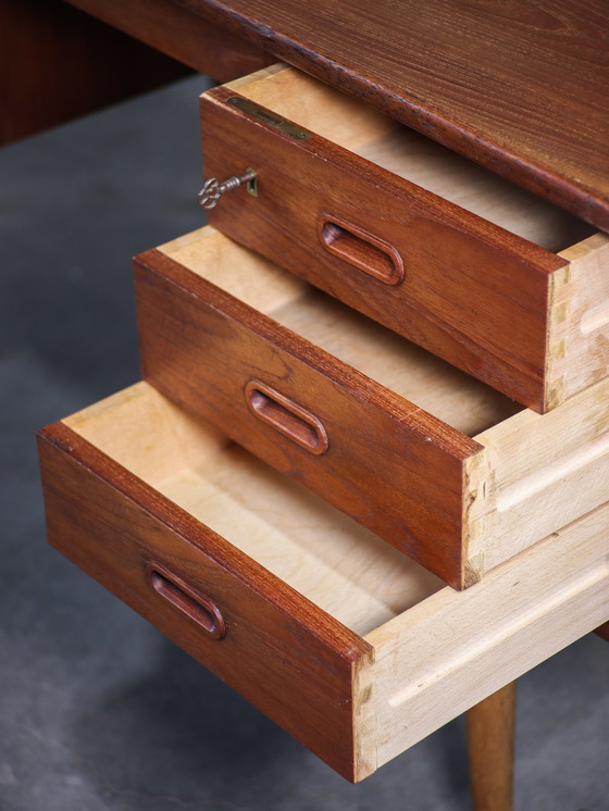 Image 1 of Vintage bureau teakhout