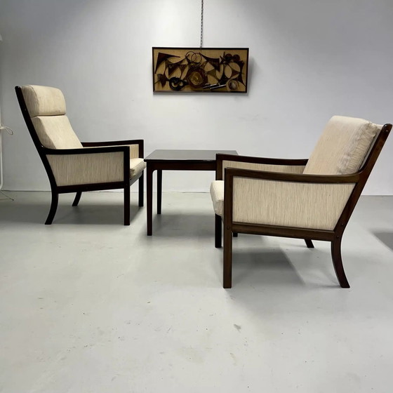 Image 1 of 2x Poul Jeppesen stoelen + 1x salontafel Ole Wanscher