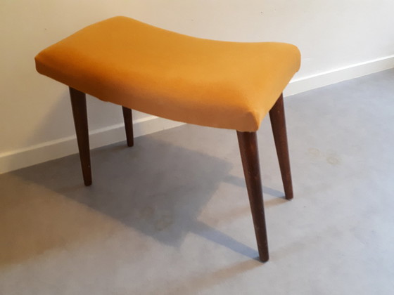 Image 1 of 50's  geel vintage voetenbankje