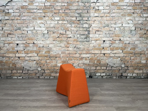 Naughtone pinch stool oranje