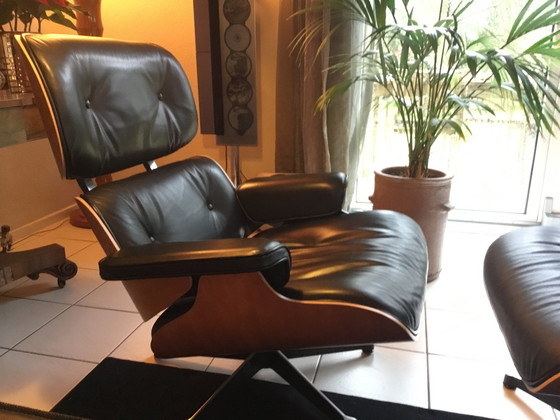 Image 1 of Vitra Eames fauteuil & poef.