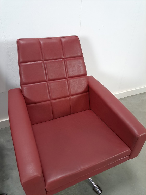 Image 1 of Vintage bordeauxrode draaifauteuil