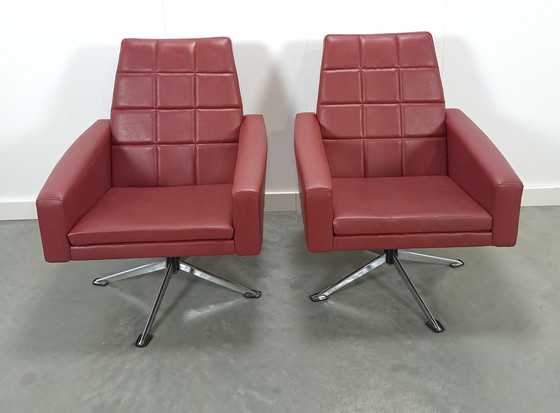 Image 1 of Vintage bordeauxrode draaifauteuil