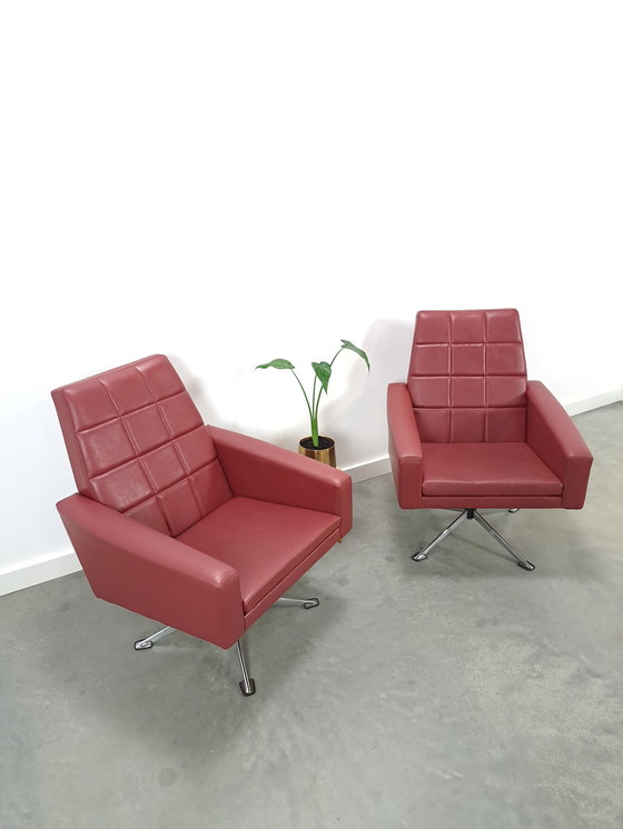 Image 1 of Vintage bordeauxrode draaifauteuil