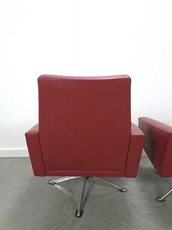 Image 1 of Vintage bordeauxrode draaifauteuil