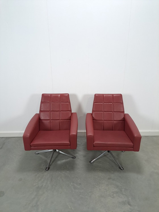 Image 1 of Vintage bordeauxrode draaifauteuil