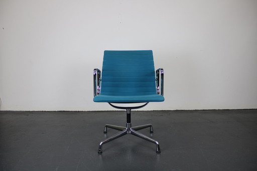 5x Vitra Eames EA 107 stoel