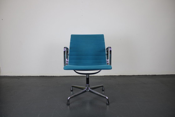 Image 1 of 5x Vitra Eames EA 107 stoel