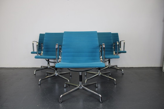 Image 1 of 5x Vitra Eames EA 107 stoel