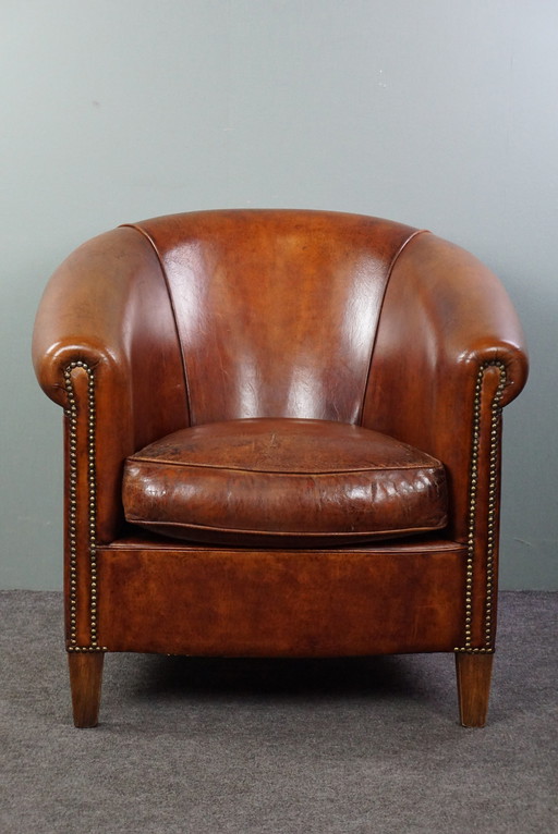 Schapenleren clubfauteuil in een warme cognac/ kastanje kleur