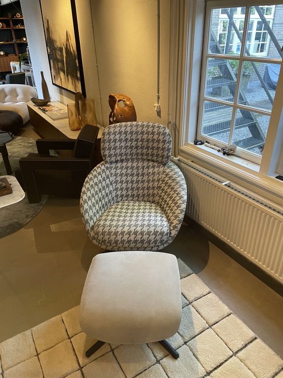 Image 1 of Minotti Russell fauteuil + pouf