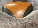Leolux Pallone Fauteuil met hocker oranje bruin