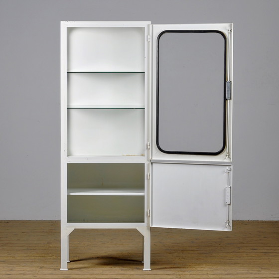 Image 1 of Vintage dokterskastje, jaren 70