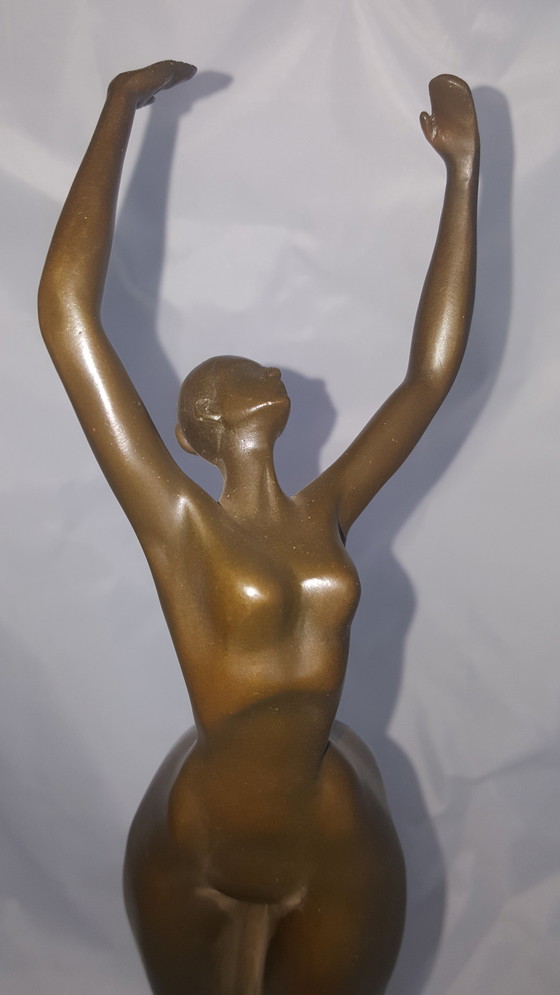 Image 1 of Kunstenaar  Juno, Bronzen beeld van een danseres