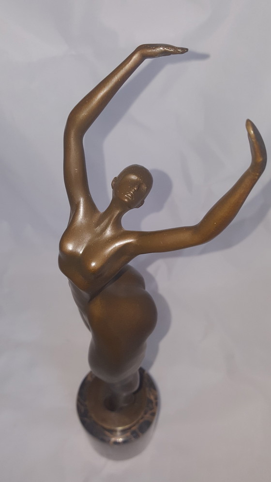 Image 1 of Kunstenaar  Juno, Bronzen beeld van een danseres