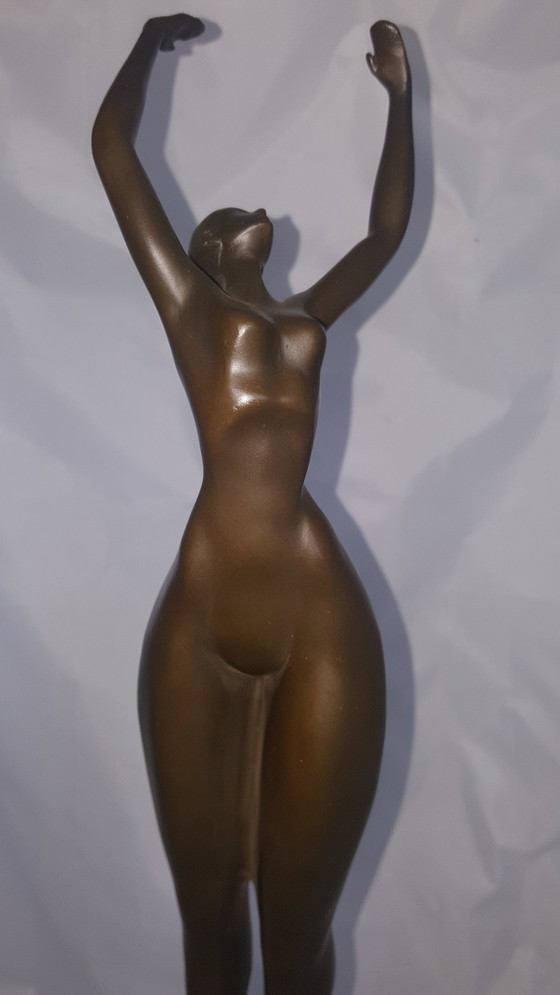 Image 1 of Kunstenaar  Juno, Bronzen beeld van een danseres