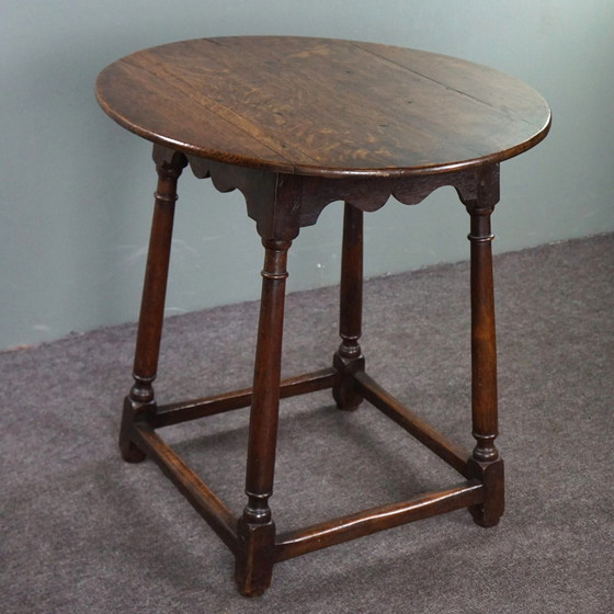 Image 1 of Engelse eikenhouten bijzettafel/ center table