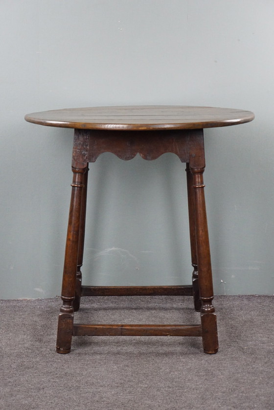 Image 1 of Engelse eikenhouten bijzettafel/ center table