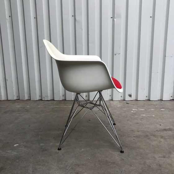 Image 1 of 4 Eames Vitra DAR