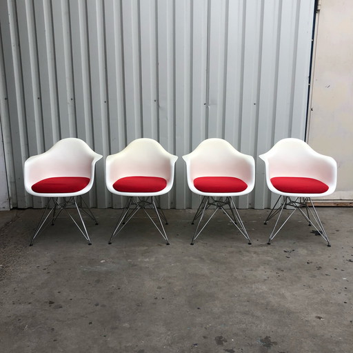 4 Eames Vitra DAR