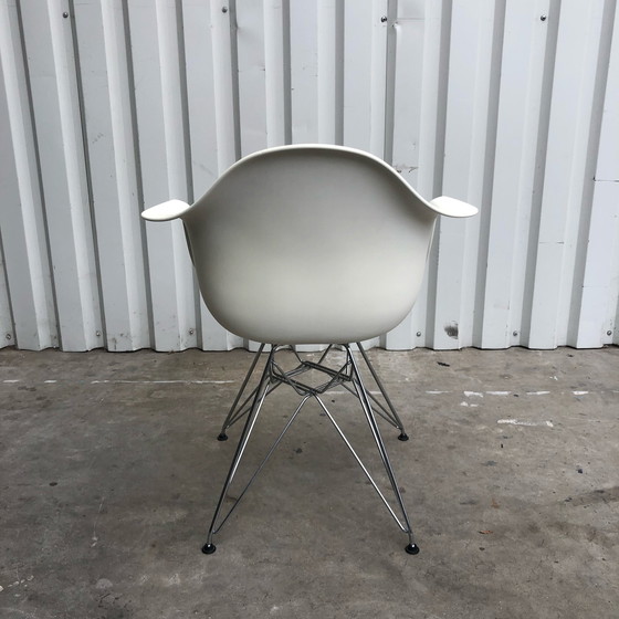 Image 1 of 4 Eames Vitra DAR