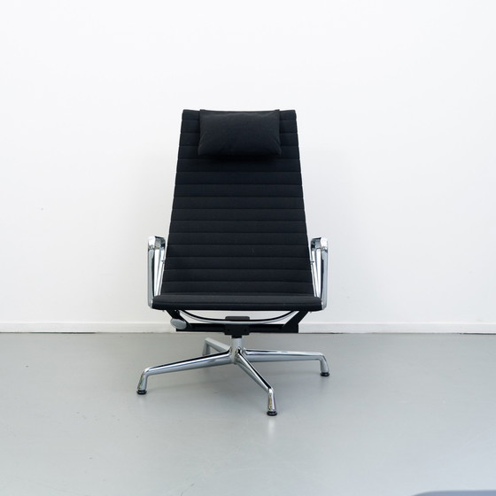 Image 1 of 2x Vitra Eames Ea 124 chair