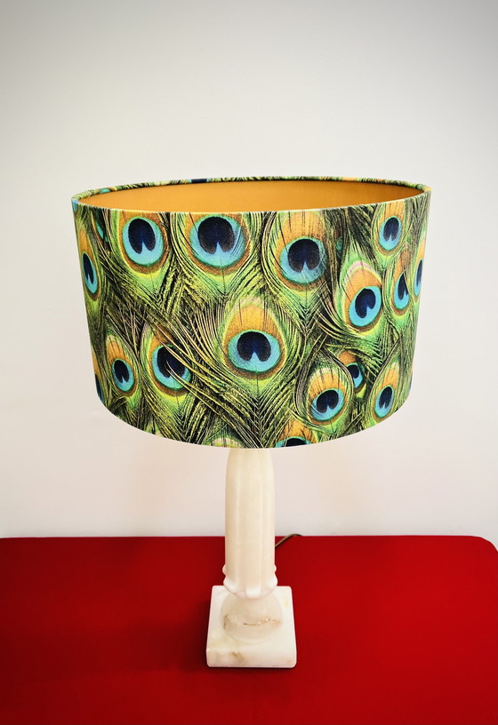 Image 1 of Antieke marmeren lamp met nieuwe kap van pauwenveren