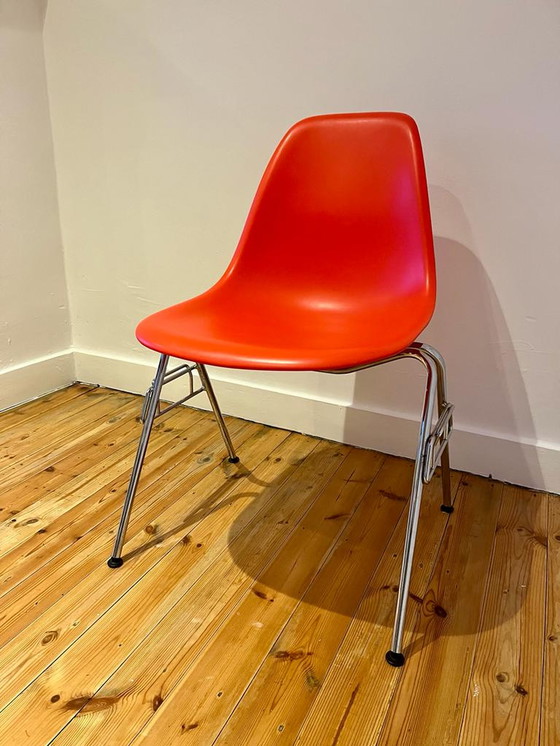 Image 1 of 2x Vitra DSS stoelen