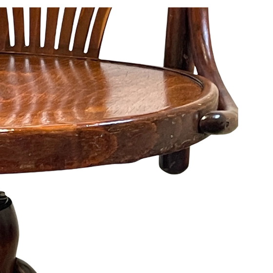 Image 1 of Vintage gebogen houten kapiteinsstoel