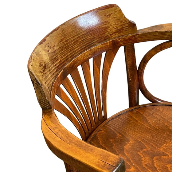 Image 1 of Vintage gebogen houten kapiteinsstoel