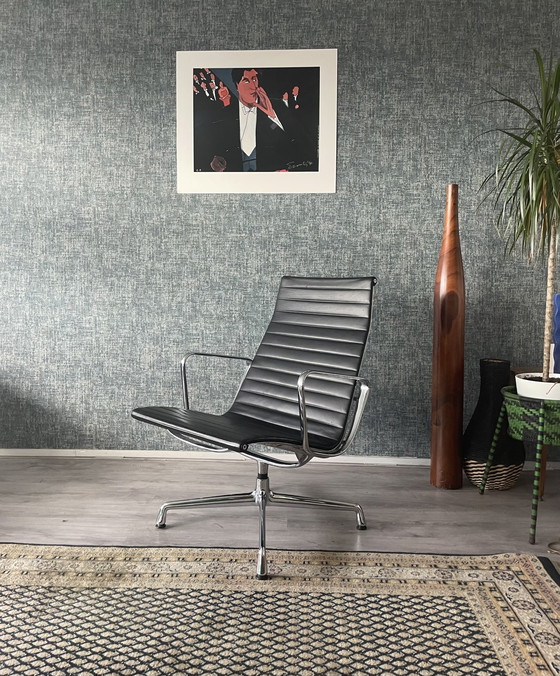 Image 1 of Vitra EA 115 lederen fauteuil ontworpen door Eames