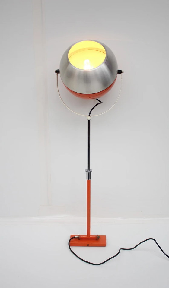 Image 1 of Space age wandhanger - Oranje en aluminium