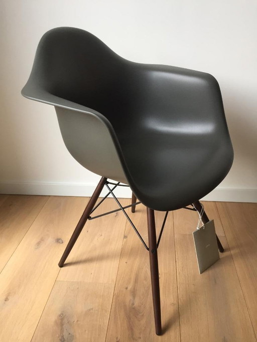 Vitra Eames DAW stoel grantiet grijs - esdoorn