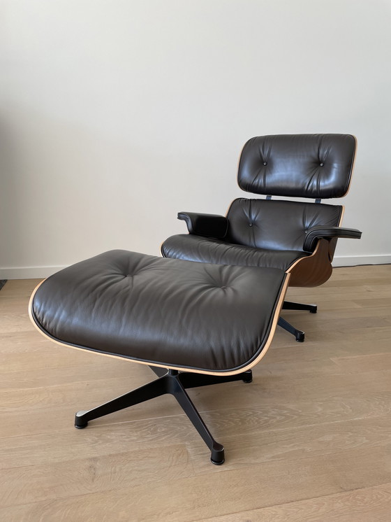 Image 1 of Eames Lounge Chair + Ottoman (New dimensions), merk Vitra, ontwerp Charles & Ray Eames