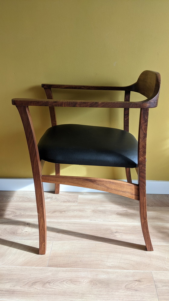 Image 1 of Vintage notenhouten stoel